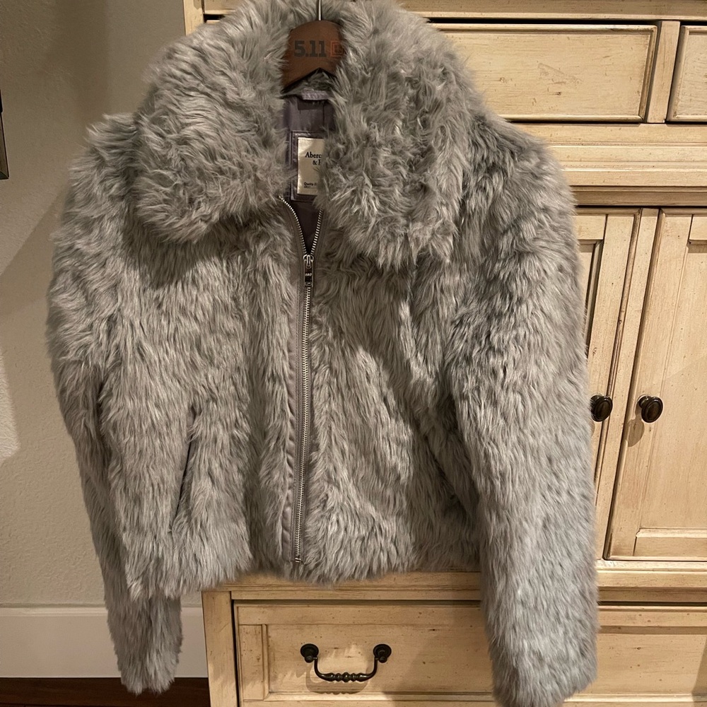 Super Cute Warm Jacket Perfect For Cold Days! - image 1